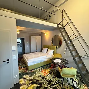  Hotel Pebbles By Ring